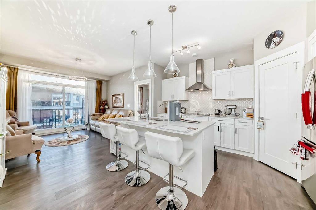 405-10 Walgrove Se, Calgary, AB - Indoor Photo Showing Kitchen With Upgraded Kitchen