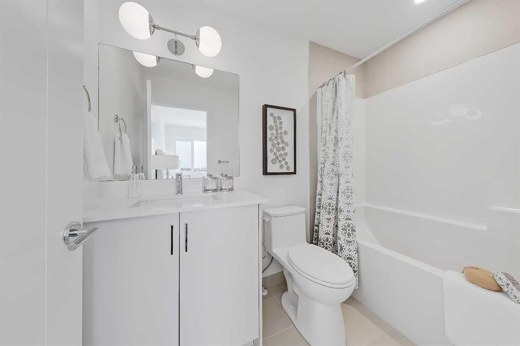 7-828 8 Avenue Ne, Calgary, AB - Indoor Photo Showing Bathroom