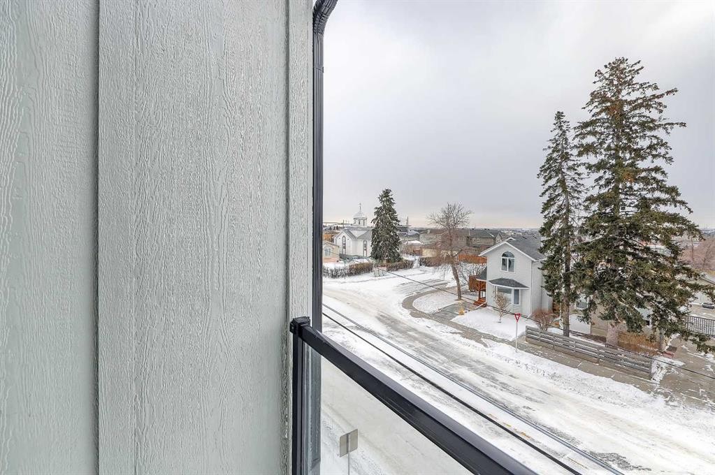 7-828 8 Avenue Ne, Calgary, AB - Outdoor