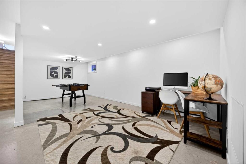 7103 Bow Crescent Nw, Calgary, AB - Indoor Photo Showing Office