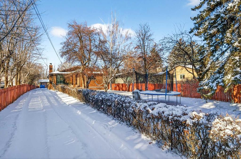 7103 Bow Crescent Nw, Calgary, AB - Outdoor