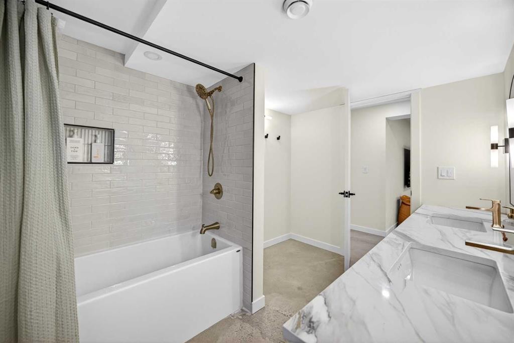 7103 Bow Crescent Nw, Calgary, AB - Indoor Photo Showing Bathroom