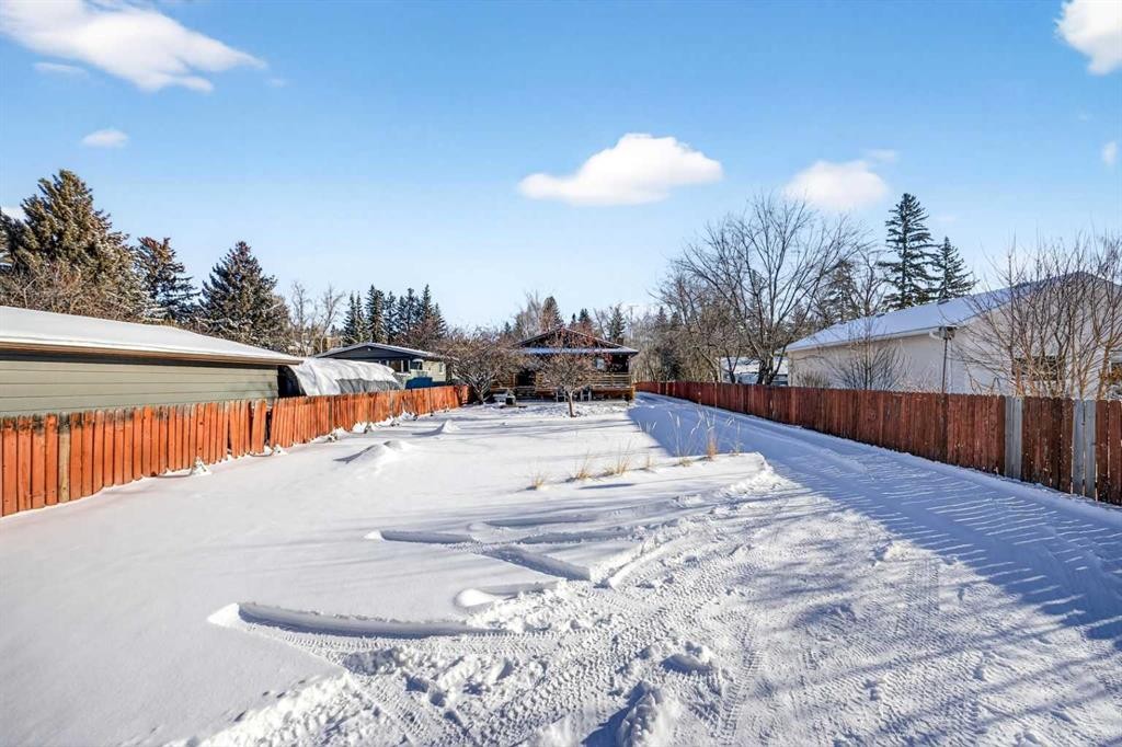 7103 Bow Crescent Nw, Calgary, AB - Outdoor