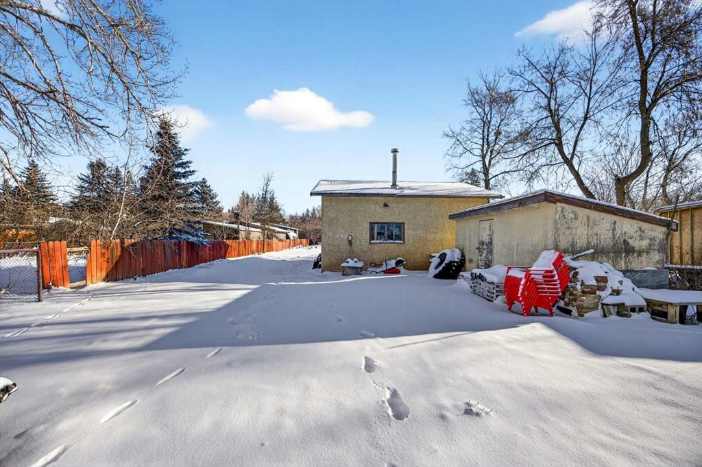 7103 Bow Crescent Nw, Calgary, AB - Outdoor
