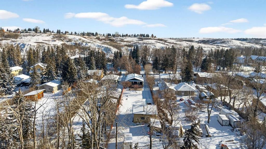 7103 Bow Crescent Nw, Calgary, AB - Outdoor With View