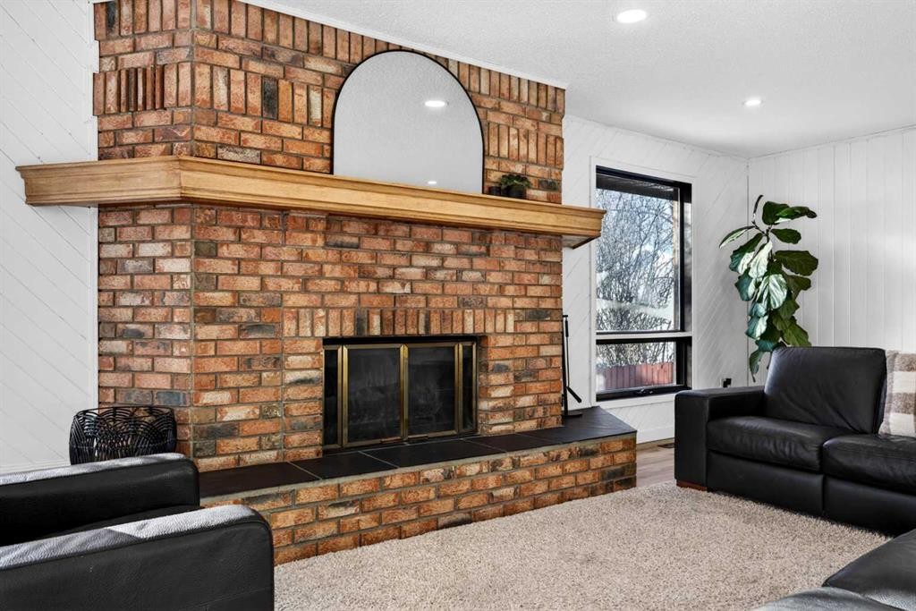 7103 Bow Crescent Nw, Calgary, AB - Indoor Photo Showing Living Room With Fireplace