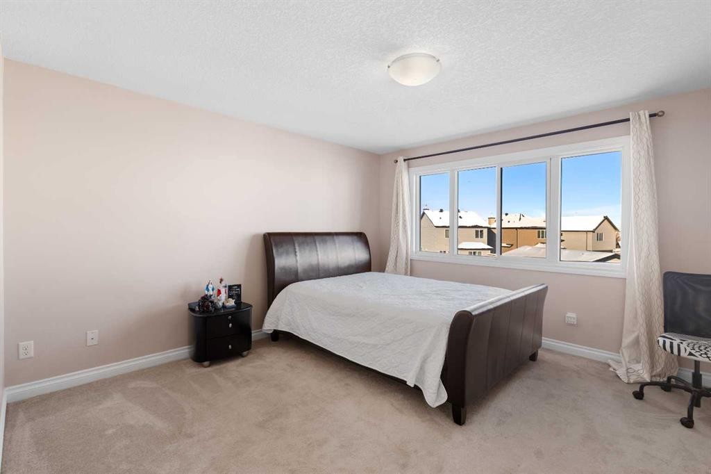 529 Saddlelake Drive Ne, Calgary, AB - Indoor Photo Showing Bedroom