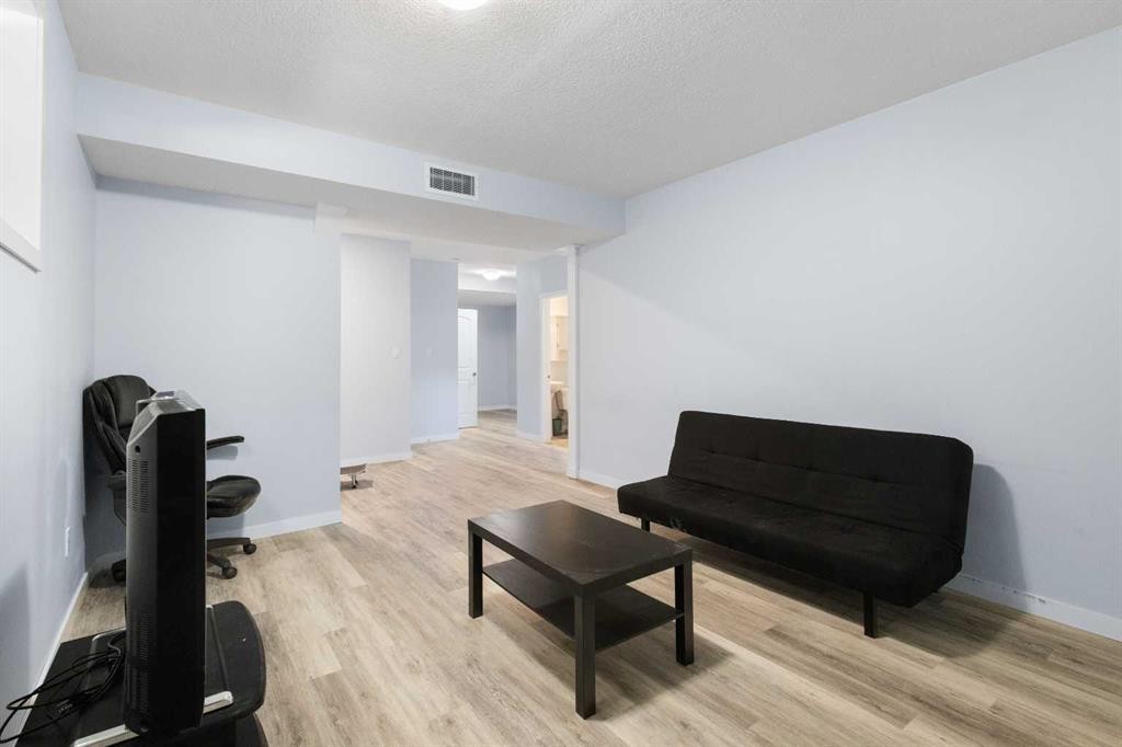 529 Saddlelake Drive Ne, Calgary, AB - Indoor