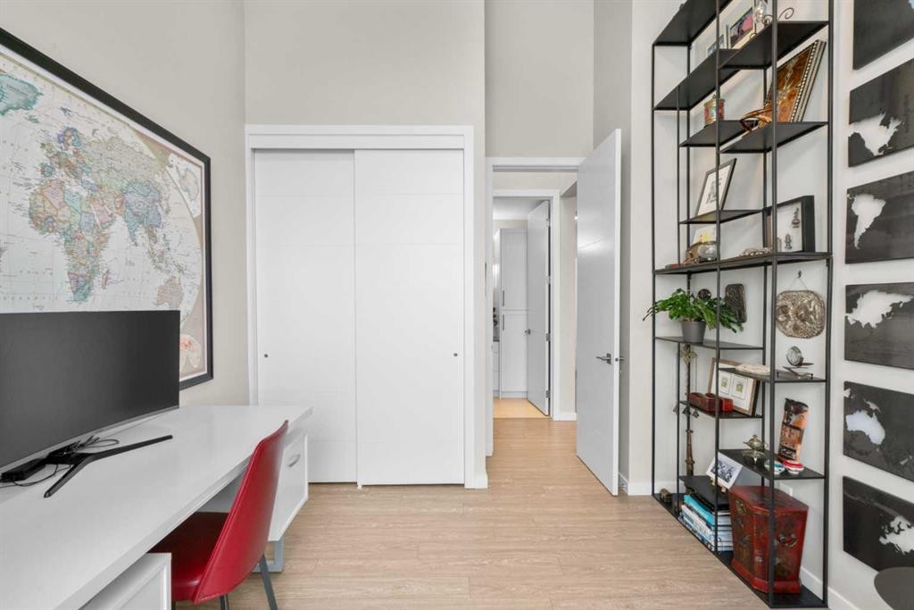 607-11 Mahogany Circle Se, Calgary, AB - Indoor Photo Showing Office