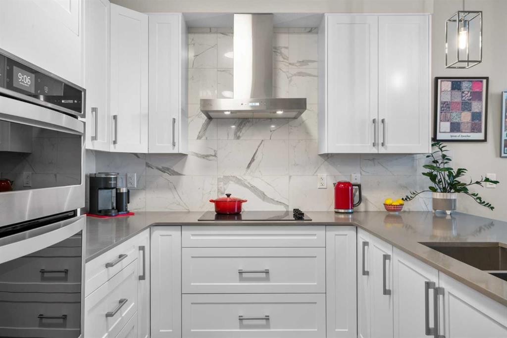 607-11 Mahogany Circle Se, Calgary, AB - Indoor Photo Showing Kitchen With Upgraded Kitchen