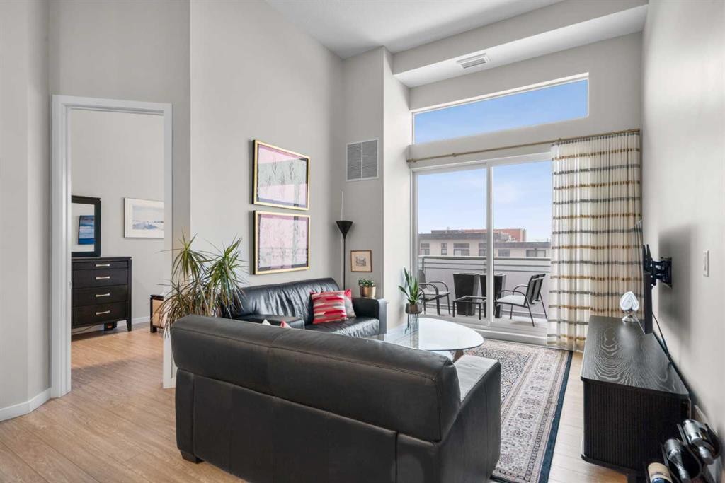 607-11 Mahogany Circle Se, Calgary, AB - Indoor Photo Showing Living Room
