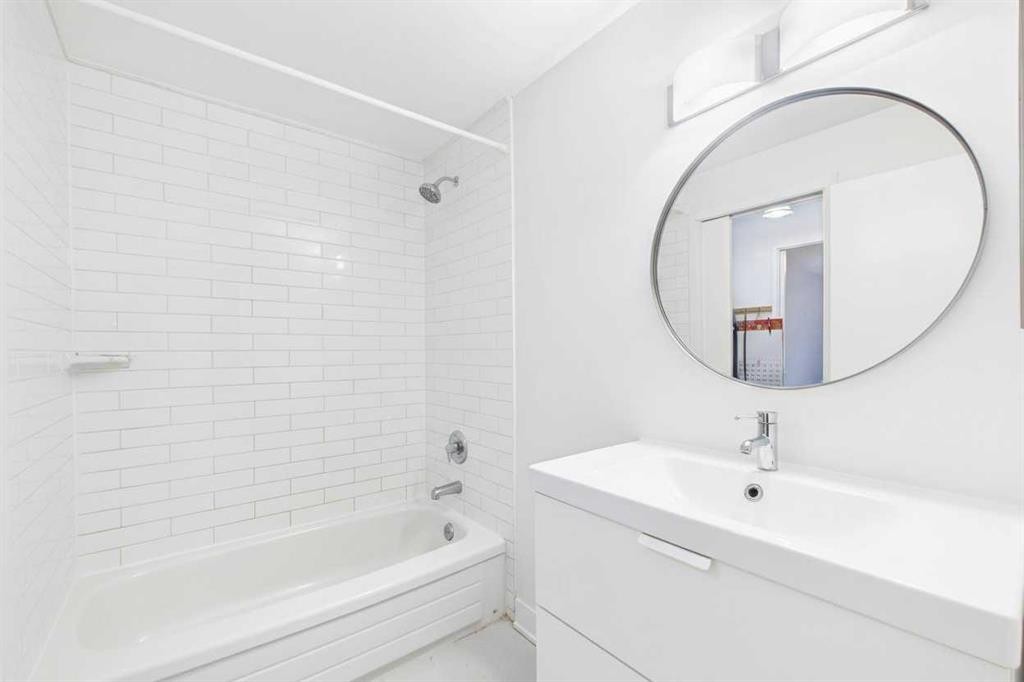 313-1735 11 Avenue Sw, Calgary, AB - Indoor Photo Showing Bathroom