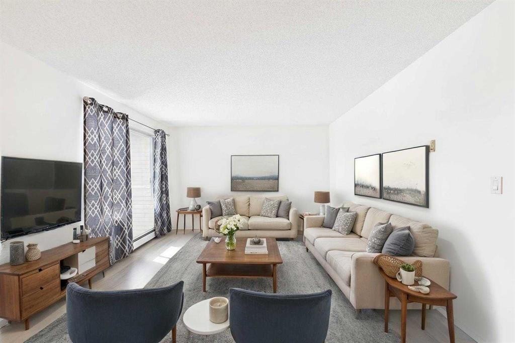 313-1735 11 Avenue Sw, Calgary, AB - Indoor Photo Showing Living Room