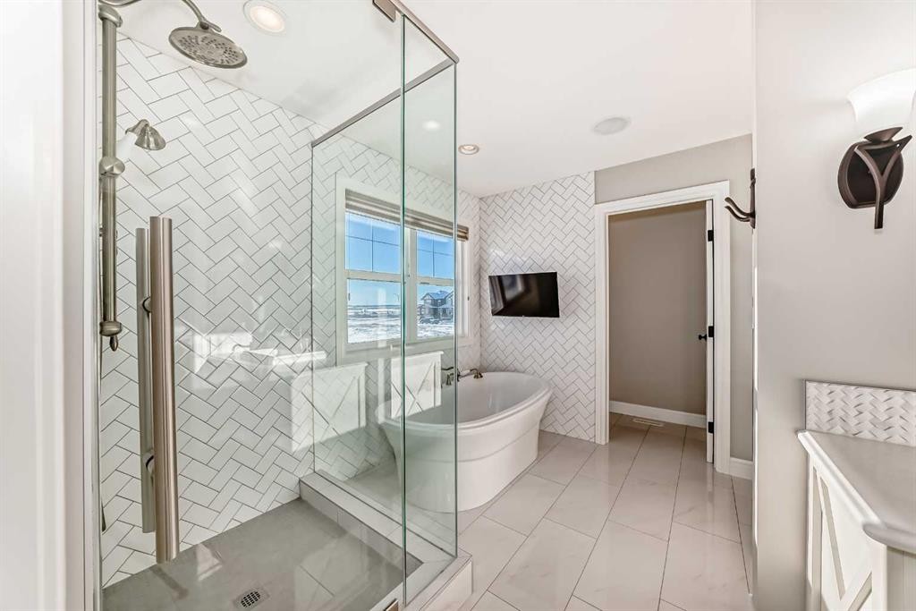 35 Mahogany Crescent Se, Calgary, AB - Indoor Photo Showing Bathroom