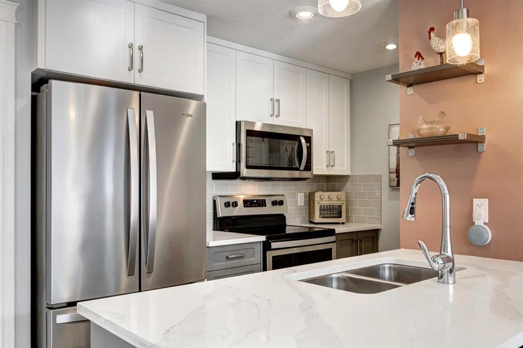 15-230 Seton Passage, Calgary, AB - Indoor Photo Showing Kitchen With Double Sink With Upgraded Kitchen