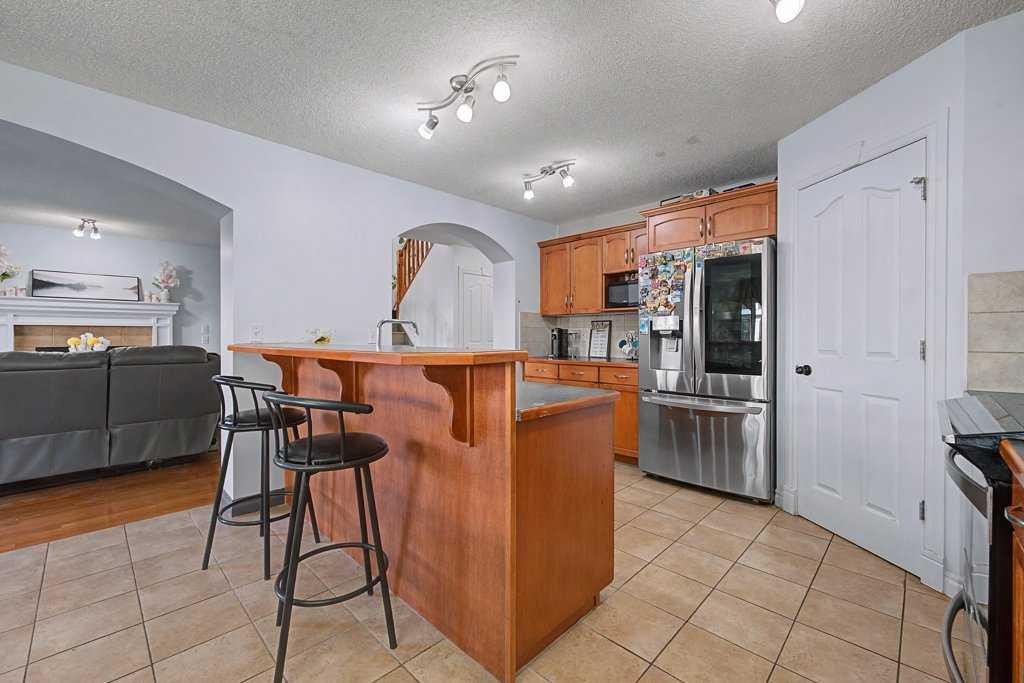 284 Hawkmere View, Chestermere, AB - Indoor Photo Showing Kitchen