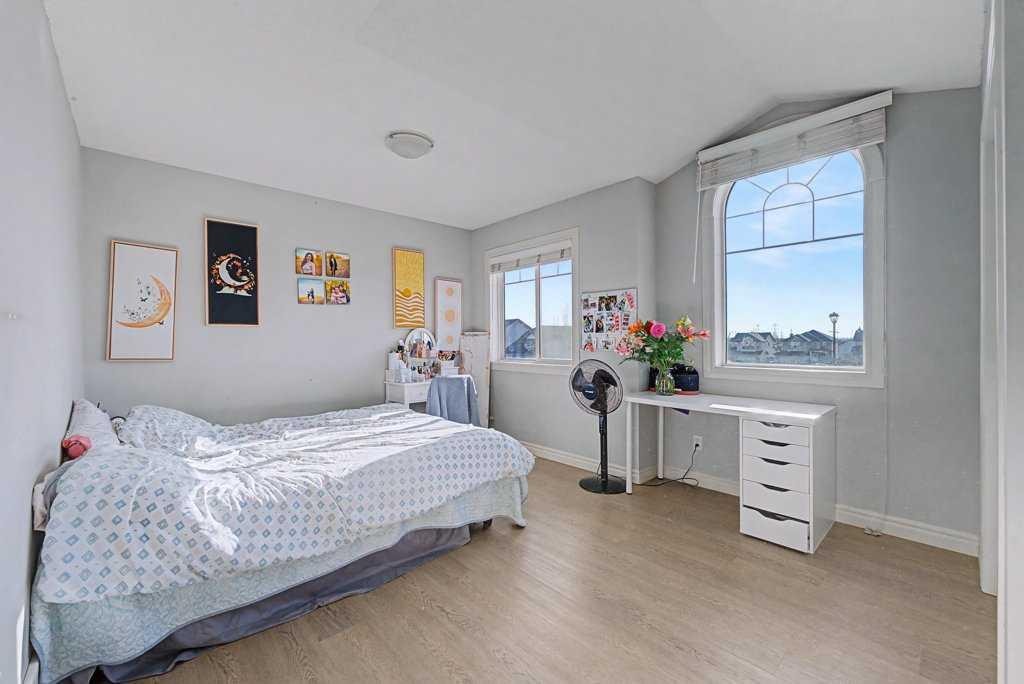 284 Hawkmere View, Chestermere, AB - Indoor Photo Showing Bedroom