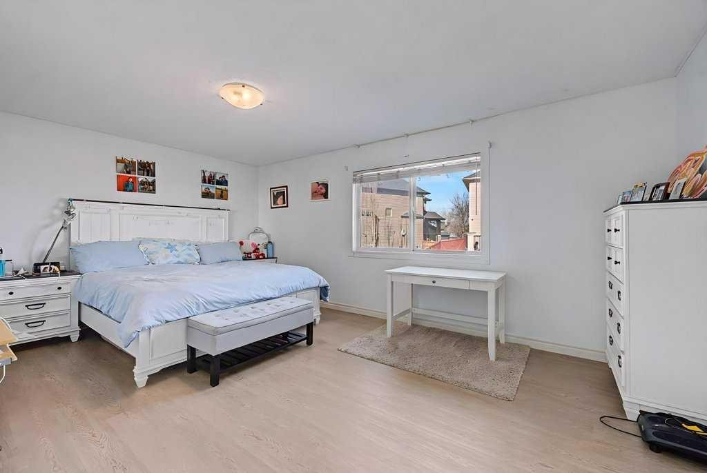 284 Hawkmere View, Chestermere, AB - Indoor Photo Showing Bedroom