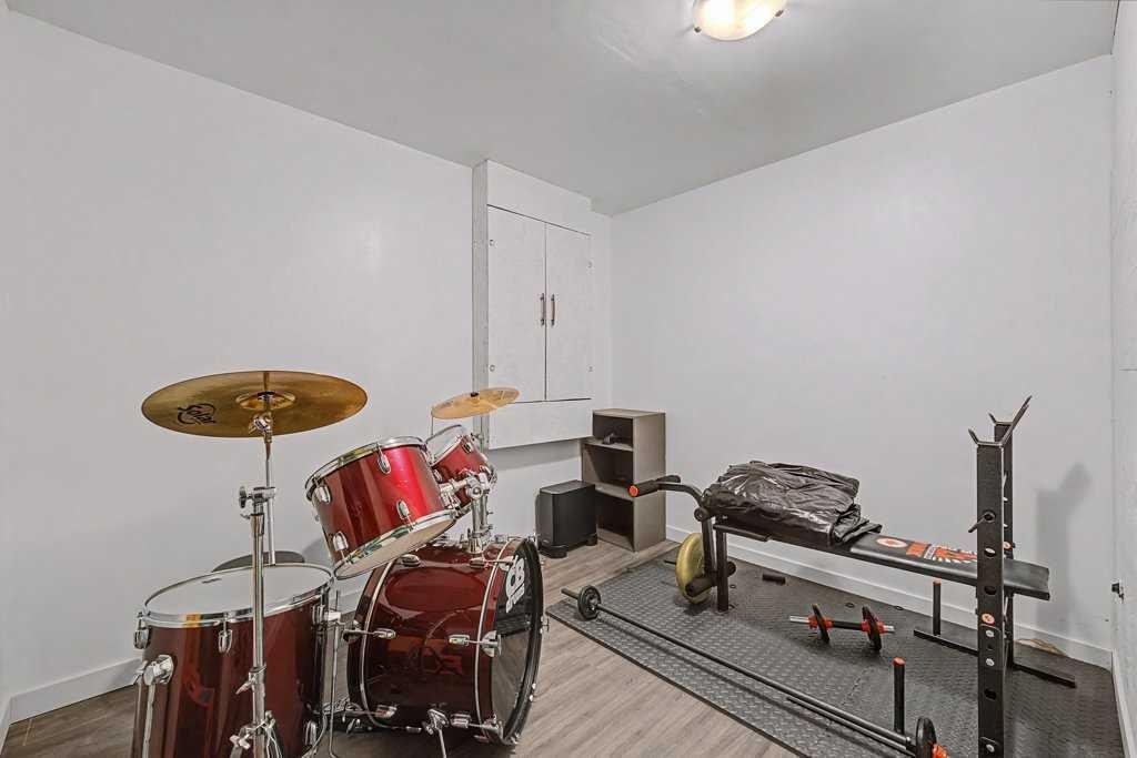 284 Hawkmere View, Chestermere, AB - Indoor Photo Showing Other Room