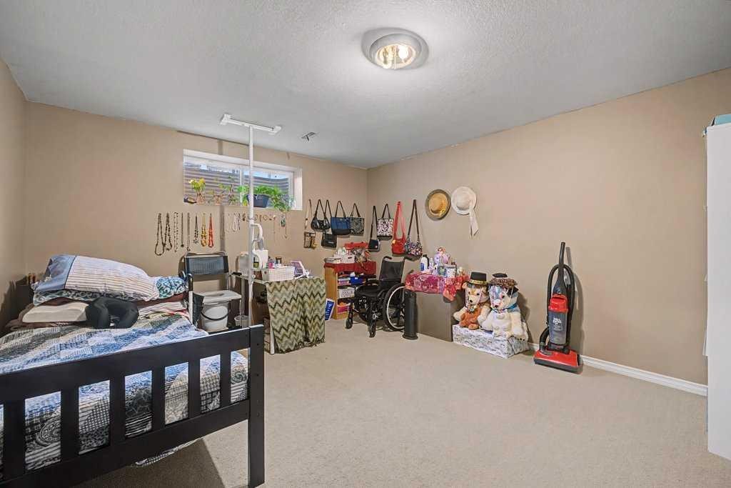 284 Hawkmere View, Chestermere, AB - Indoor Photo Showing Other Room