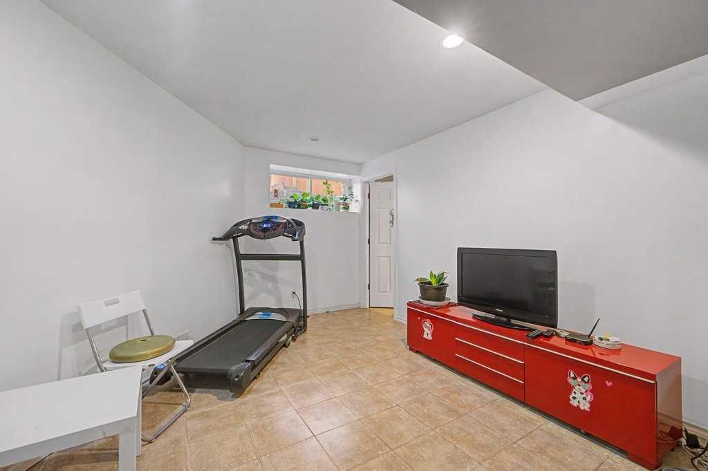 284 Hawkmere View, Chestermere, AB - Indoor Photo Showing Gym Room