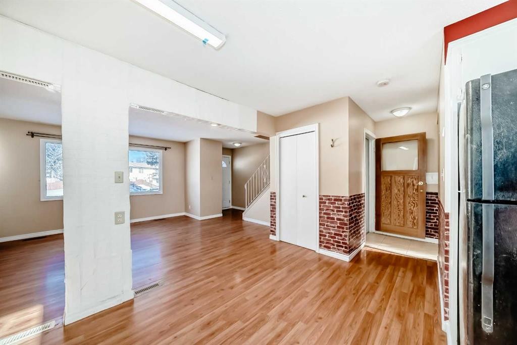 172 Pinehill Road Ne, Calgary, AB - Indoor Photo Showing Other Room
