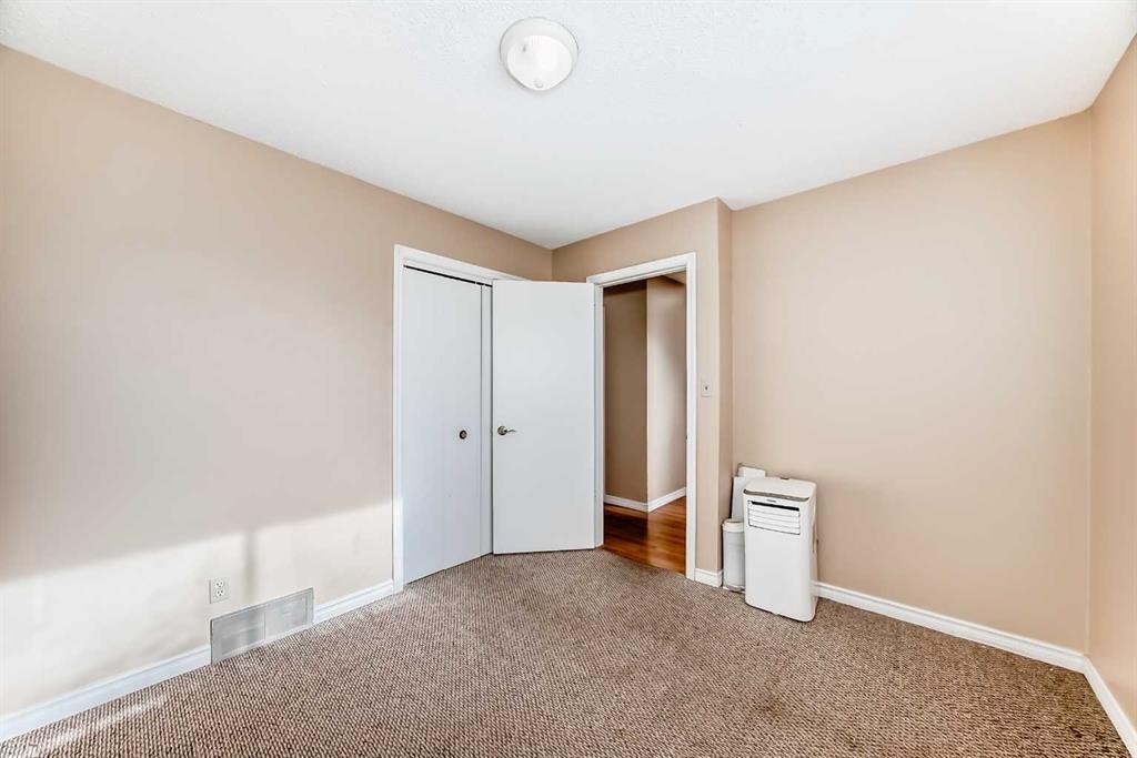 172 Pinehill Road Ne, Calgary, AB - Indoor Photo Showing Other Room