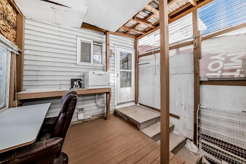 172 Pinehill Road Ne, Calgary, AB - Indoor Photo Showing Office