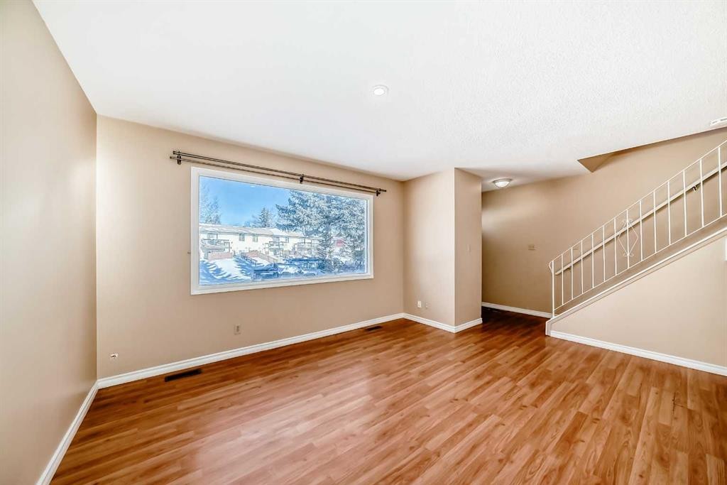 172 Pinehill Road Ne, Calgary, AB - Indoor Photo Showing Other Room