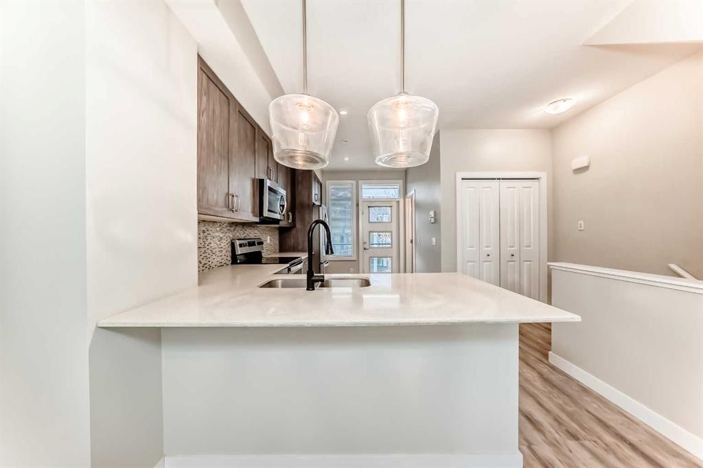 58-138 Seton Passage Se, Calgary, AB - Indoor Photo Showing Kitchen