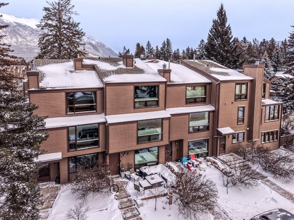 8-838 3Rd Street, Canmore, AB - Outdoor