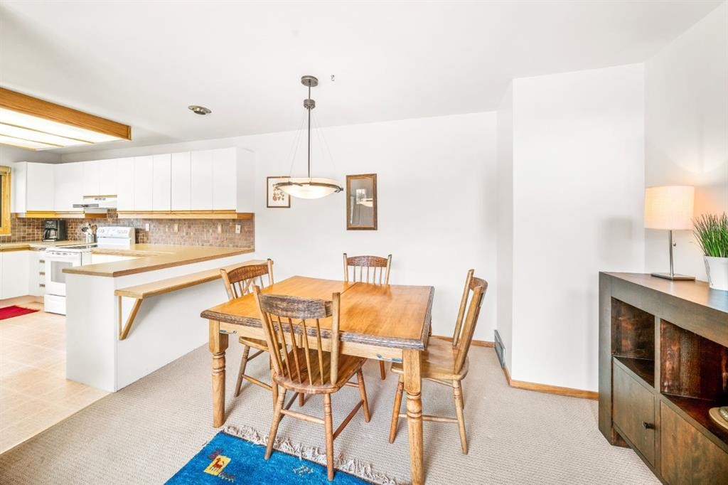 8-838 3Rd Street, Canmore, AB - Indoor Photo Showing Dining Room
