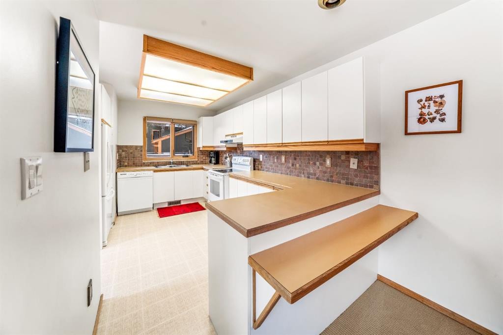 8-838 3Rd Street, Canmore, AB - Indoor Photo Showing Kitchen