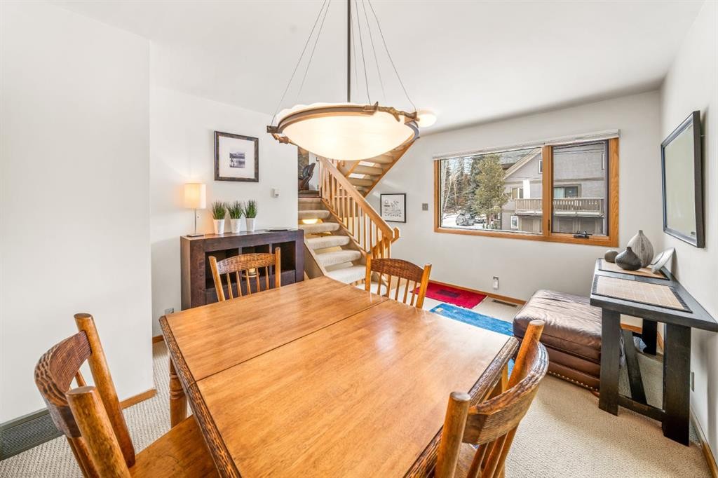 8-838 3Rd Street, Canmore, AB - Indoor Photo Showing Dining Room