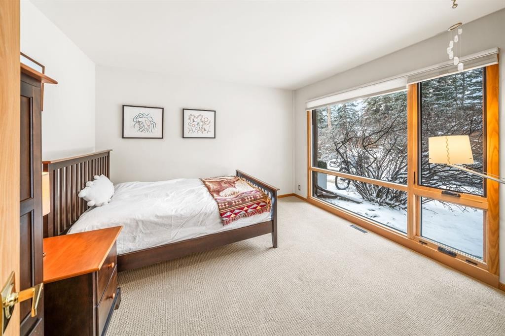 8-838 3Rd Street, Canmore, AB - Indoor Photo Showing Bedroom