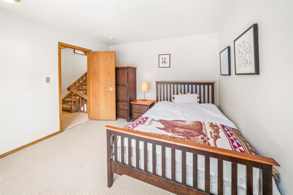 8-838 3Rd Street, Canmore, AB - Indoor Photo Showing Bedroom