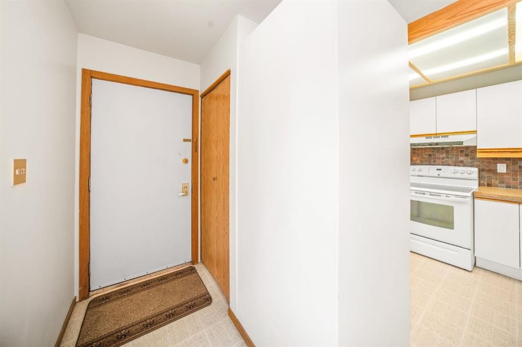 8-838 3Rd Street, Canmore, AB - Indoor Photo Showing Kitchen