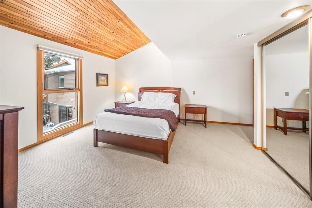 8-838 3Rd Street, Canmore, AB - Indoor Photo Showing Bedroom