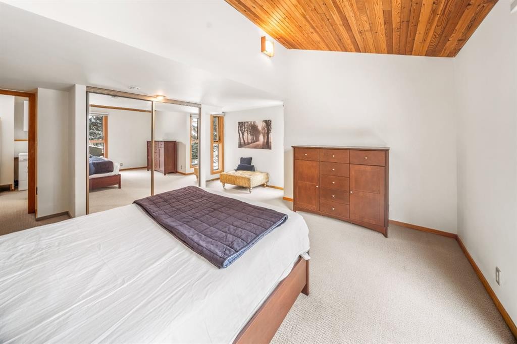 8-838 3Rd Street, Canmore, AB - Indoor Photo Showing Bedroom