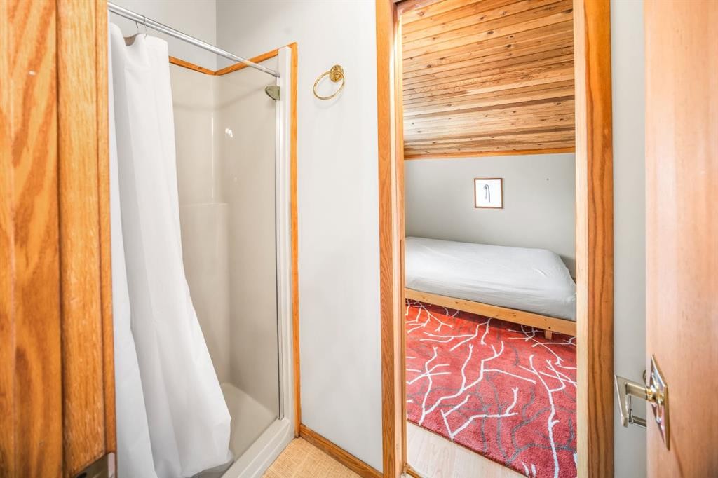 8-838 3Rd Street, Canmore, AB - Indoor Photo Showing Bathroom