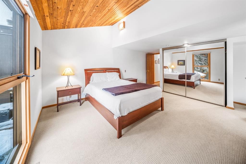 8-838 3Rd Street, Canmore, AB - Indoor Photo Showing Bedroom