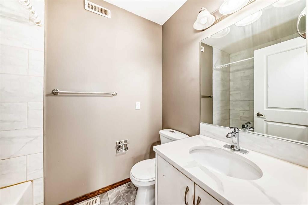 179 Hawkwood Boulevard Nw, Calgary, AB - Indoor Photo Showing Bathroom
