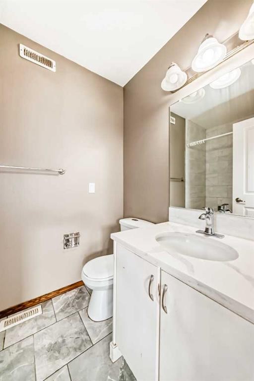 179 Hawkwood Boulevard Nw, Calgary, AB - Indoor Photo Showing Bathroom