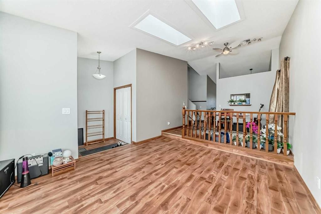 179 Hawkwood Boulevard Nw, Calgary, AB - Indoor Photo Showing Other Room