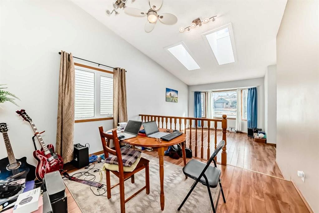 179 Hawkwood Boulevard Nw, Calgary, AB - Indoor