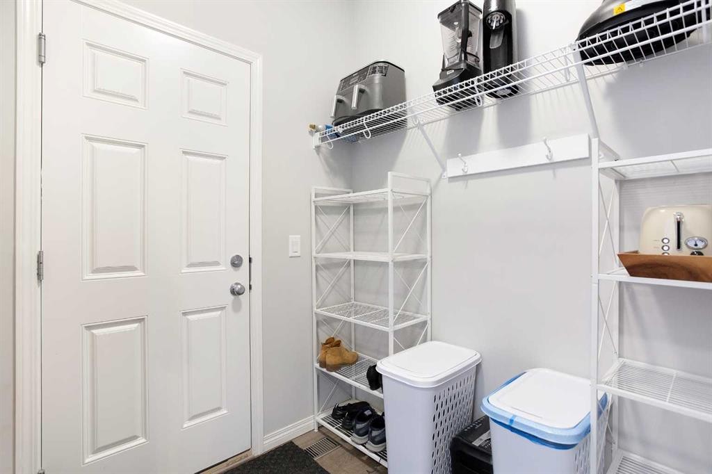 250 Hillcrest Heights Sw, Airdrie, AB - Indoor