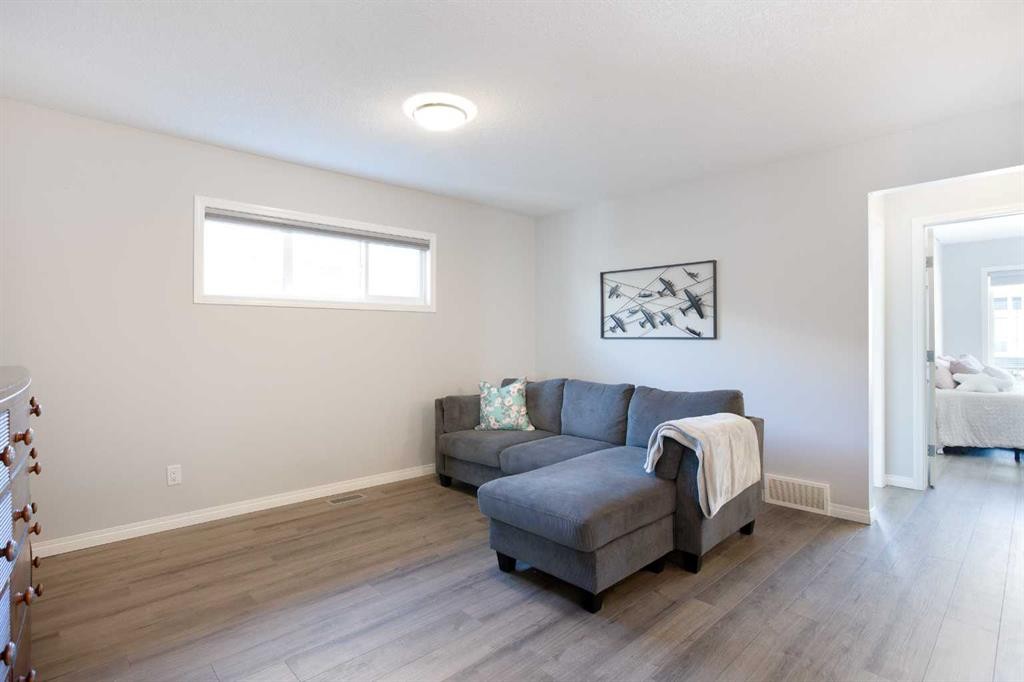 250 Hillcrest Heights Sw, Airdrie, AB - Indoor