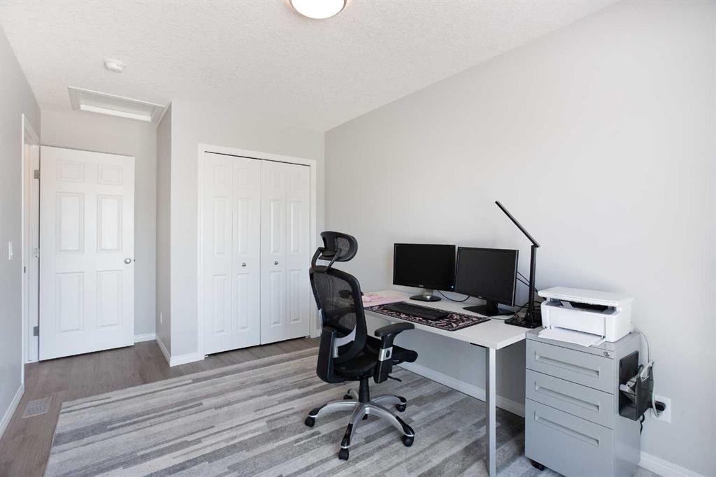 250 Hillcrest Heights Sw, Airdrie, AB - Indoor Photo Showing Office