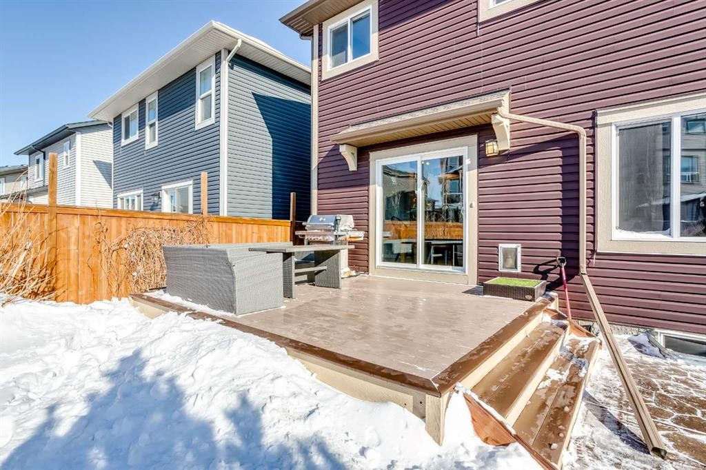 250 Hillcrest Heights Sw, Airdrie, AB - Outdoor With Deck Patio Veranda