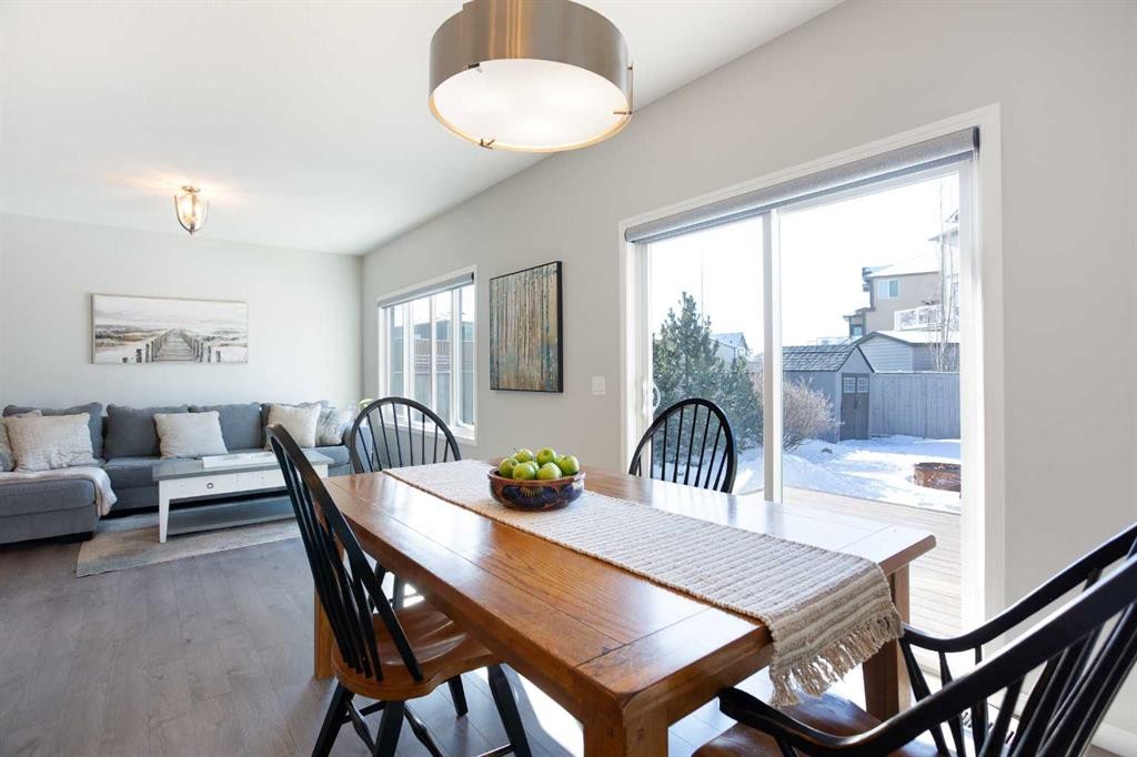 250 Hillcrest Heights Sw, Airdrie, AB - Indoor Photo Showing Dining Room